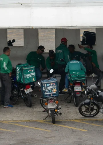 Periódico de la Patria y Multiplataforma Digital 28 El INTT regula a las empresas de delivery y transporte digital