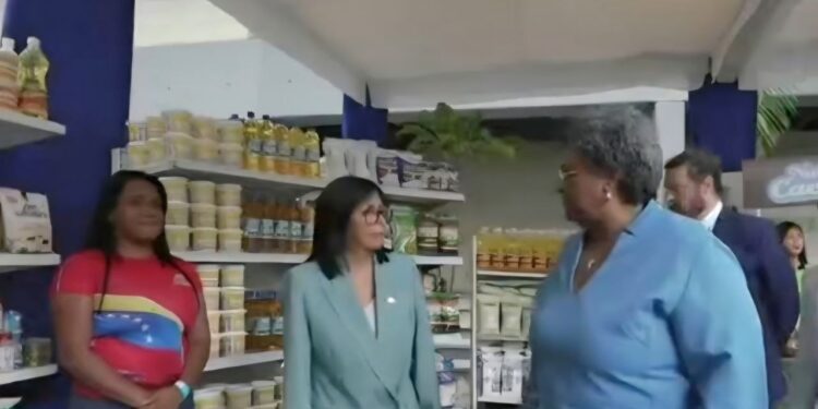 La primera ministra de Barbados, Mia Mottley, conoce el modelo productivo venezolano en el 23 de Enero