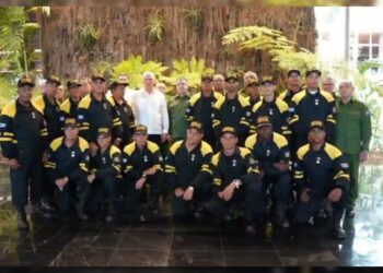 (+Video) Cuba condecora a brigada de rescatistas por su heroica labor humanitaria tras los sismos en Venezuela