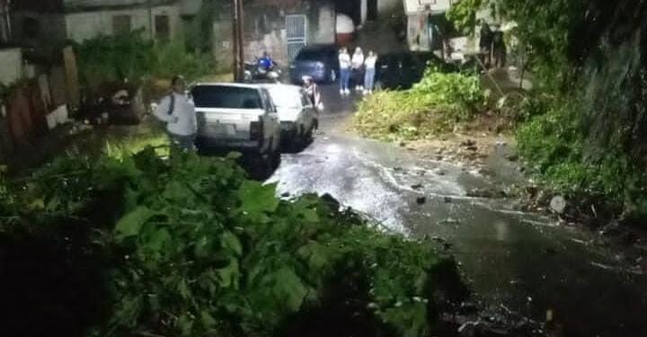 Lluvias en Guaicaipuro dejan 156 reportes de afectaciones y una niña recuperándose tras ser arrastrada por la corriente