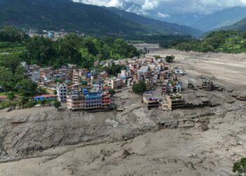 Más de 270 muertos y 1.400 desaparecidos tras un devastador aluvión en Nepal y China