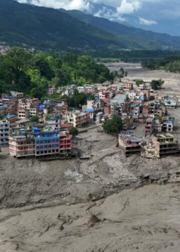 Más de 270 muertos y 1.400 desaparecidos tras un devastador aluvión en Nepal y China