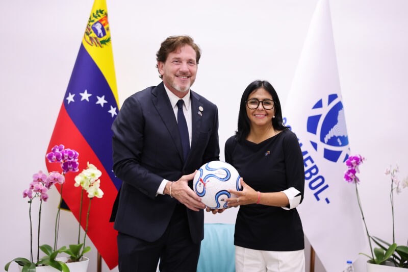 Presidenta Delcy Rodríguez evalúa con la CONMEBOL y la FVF nuevos proyectos 5 IMG 20260828 194019 134