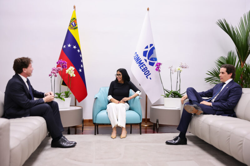 Presidenta Delcy Rodríguez evalúa con la CONMEBOL y la FVF nuevos proyectos 3 IMG 20260828 194025 666