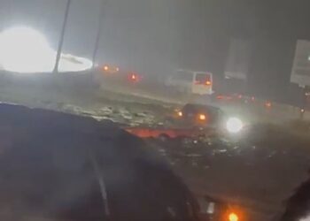 Supervisan despliegue en autopista Valle-Coche y reportan afectaciones por desbordamiento del río Guaire