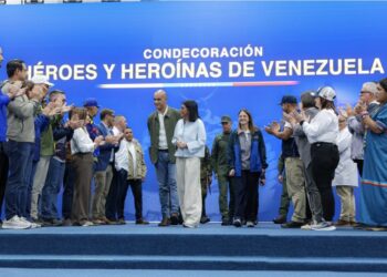 Presidenta Delcy Rodríguez condecora a servidores públicos y equipos internacionales con la orden «Héroe de Venezuela» por su labor tras el doble sismo