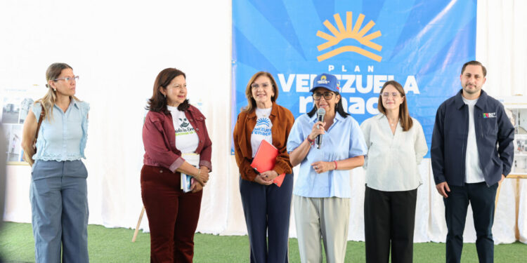“No van a estar solos”: Presidenta Delcy Rodríguez activa financiamientos para 27 juntas de condominio