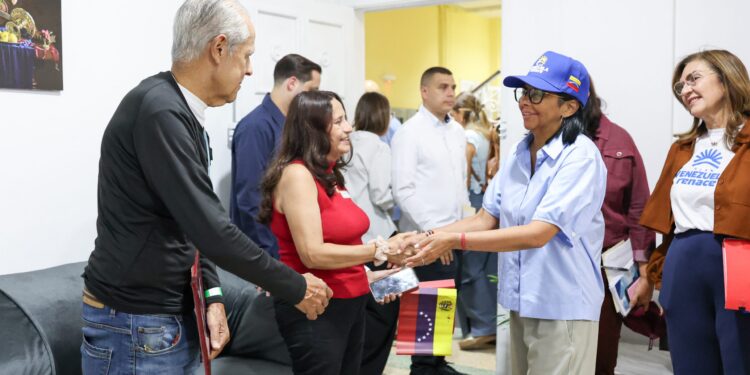 Presidenta Delcy Rodríguez encabeza entrega de viviendas rehabilitadas en Caracas como parte del Plan Venezuela Renace