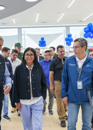 Periódico de la Patria y Multiplataforma Digital 28 Presidenta Delcy Rodríguez celebra renacimiento de La Guaira tras el doble terremoto