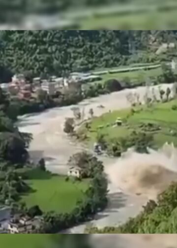 (+Videos) Desborde e inundación causan estragos y víctimas en la frontera China-Nepal