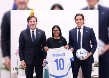 Presidenta Delcy Rodríguez evalúa con la CONMEBOL y la FVF nuevos proyectos