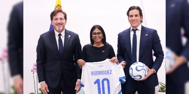 Presidenta Delcy Rodríguez evalúa con la CONMEBOL y la FVF nuevos proyectos 1 Presidenta Delcy Rodríguez evalúa con la CONMEBOL y la FVF nuevos proyectos