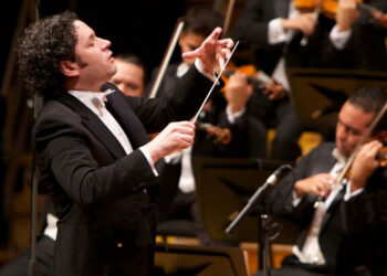 Dudamel unirá a grandes estrellas en el Hollywood Bowl en un concierto benéfico por Venezuela