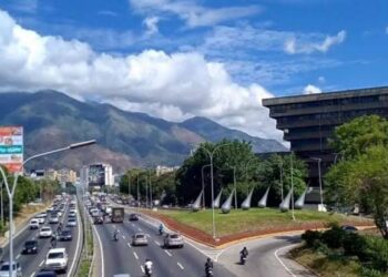Ministerio de Transporte anuncia cierre parcial de la autopista Gran Cacique Guaicaipuro para este domingo