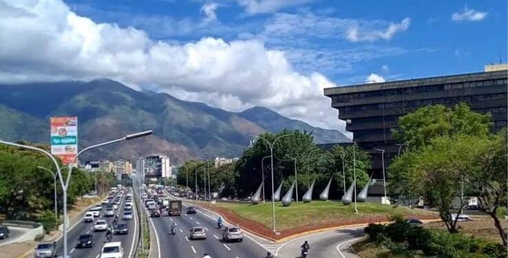 Ministerio de Transporte anuncia cierre parcial de la autopista Gran Cacique Guaicaipuro para este domingo