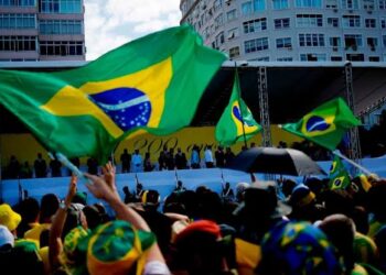 Brasil votará con una avalancha de «clones» de Lula y Bolsonaro