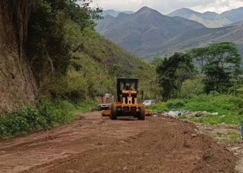 Rehabilitan 25 km de vialidad agrícola en Cumanacoa para impulsar el aparato productivo del estado Sucre