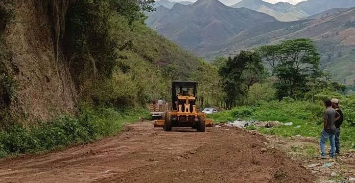 Rehabilitan 25 km de vialidad agrícola en Cumanacoa para impulsar el aparato productivo del estado Sucre