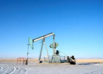 Tensión en Oriente Medio dispara el petróleo: WTI alcanza los 86 dólares tras ataques entre EE.UU. e Irán