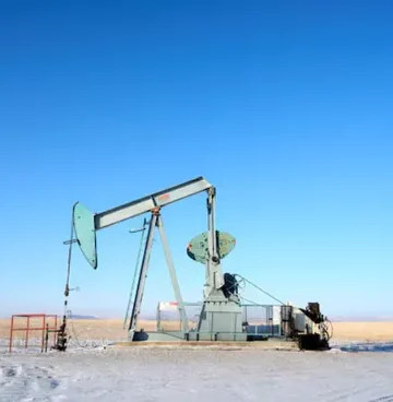 Tensión en Oriente Medio dispara el petróleo: WTI alcanza los 86 dólares tras ataques entre EE.UU. e Irán