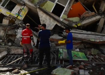 Gobierno de Colombia limita ayuda internacional para rescate tras terremoto