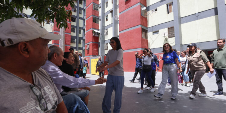 (+Fotos) Presidenta Delcy Rodríguez lidera entrega de más de 400 viviendas recuperadas en Caracas