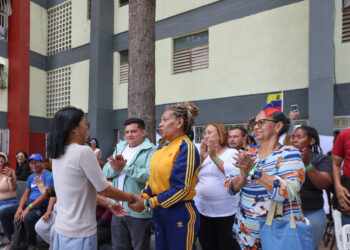 Pdta. Delcy Rodríguez : «cuando entregamos una vivienda a quienes están en los campamentos, esa es nuestra felicidad»