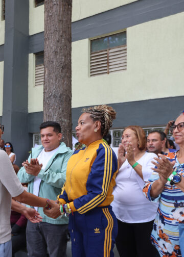 Pdta. Delcy Rodríguez : «cuando entregamos una vivienda a quienes están en los campamentos, esa es nuestra felicidad»