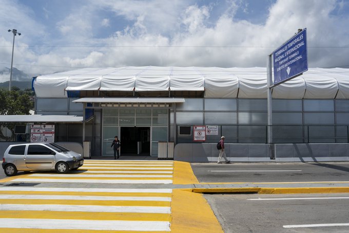 Este martes #1Sep se reanudan operaciones regulares en el Aeropuerto Internacional Simón Bolívar de Maiquetía 2 HQhtiktWQAAP Yy 1
