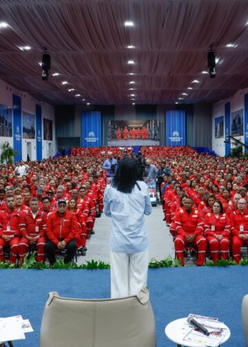 Periódico de la Patria y Multiplataforma Digital 25 Presidenta Delcy Rodríguez lidera asamblea con trabajadores de PDVSA