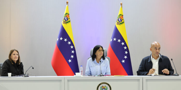 Pdta. Delcy Rodríguez junto a sectores sindical y empresarial evalúan estabilidad laboral