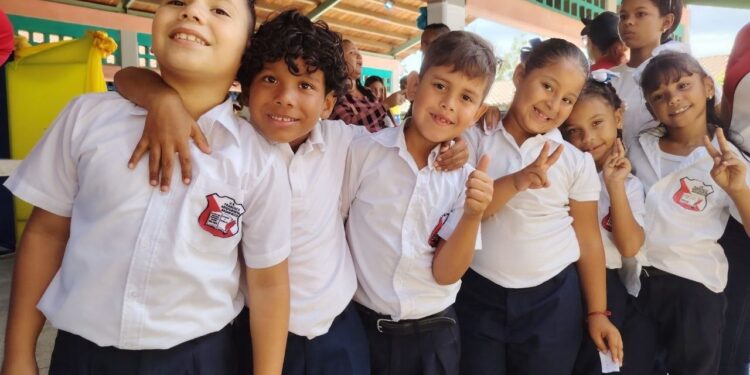 Ministro Héctor Rodríguez califica de exitoso el inicio del año escolar 2026-2027 con un 83% de asistencia