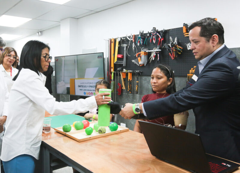 ¡A toda marcha! Reactivan laboratorio ortoprotésico para atender a más de 1.600 pacientes al mes (+Fotos) 9 IMG 20260915 134835 655