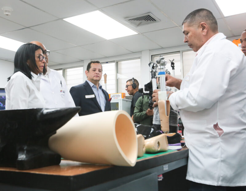 ¡A toda marcha! Reactivan laboratorio ortoprotésico para atender a más de 1.600 pacientes al mes (+Fotos) 10 IMG 20260915 134841 405