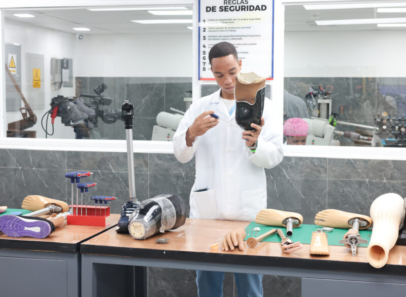 ¡A toda marcha! Reactivan laboratorio ortoprotésico para atender a más de 1.600 pacientes al mes (+Fotos) 7 IMG 20260915 134911 616