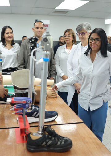 ¡A toda marcha! Reactivan laboratorio ortoprotésico para atender a más de 1.600 pacientes al mes (+Fotos)