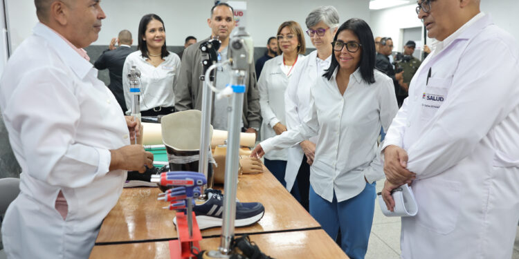 ¡A toda marcha! Reactivan laboratorio ortoprotésico para atender a más de 1.600 pacientes al mes (+Fotos) 1 ¡A toda marcha! Reactivan laboratorio ortoprotésico para atender a más de 1.600 pacientes al mes (+Fotos)