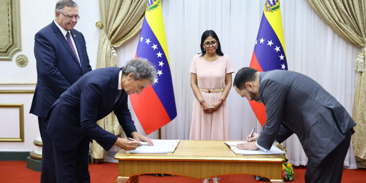 Venezuela y la multinacional TotalEnergies firman memorando de entendimiento para fortalecer la cooperación energética