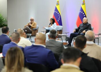 Presidenta Delcy Rodríguez encabezó reunión de trabajo con gobernadores, alcaldes y Alto Mando Político para coordinar el desarrollo del país
