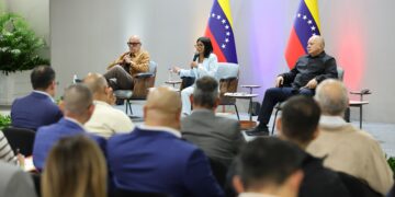 Presidenta Delcy Rodríguez encabezó reunión de trabajo con gobernadores, alcaldes y Alto Mando Político para coordinar el desarrollo del país