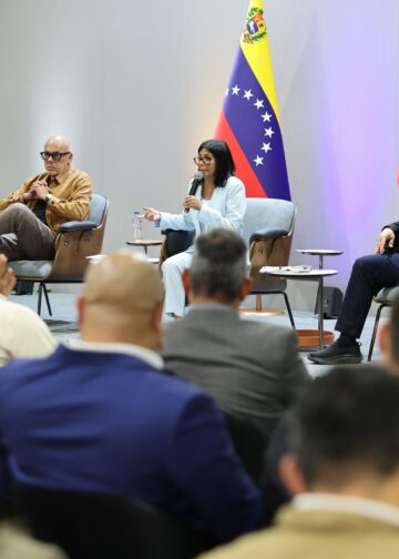 Presidenta Delcy Rodríguez encabezó reunión de trabajo con gobernadores, alcaldes y Alto Mando Político para coordinar el desarrollo del país