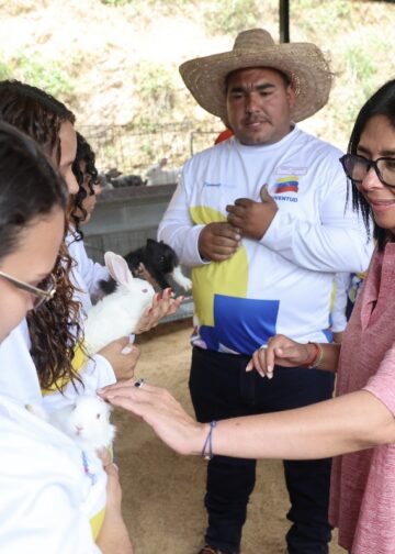 Presidenta Delcy Rodríguez destaca encadenamiento productivo entre el Estado y las comunas durante visita a centro agropecuario en Miranda