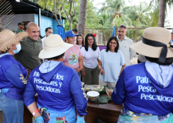 Gobierno Nacional y regional evalúan planes de fortalecimiento pesquero en visita de la Presidenta a planta «Mujeres del Mar»