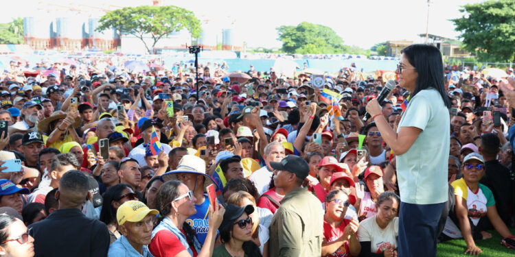 Delcy Rodríguez: “Tengo confianza en las comunas para levantar la economía productiva de Venezuela”