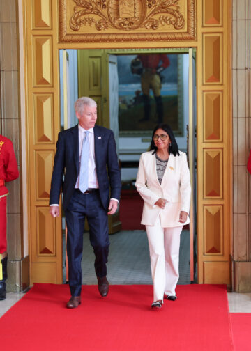Gobierno venezolano y General Electric firman macroacuerdo para recuperar el Sistema Eléctrico Nacional