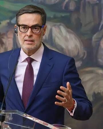 El canciller Félix Plasencia se reúne con los primeros ministros de los Países Bajos y Curazao
