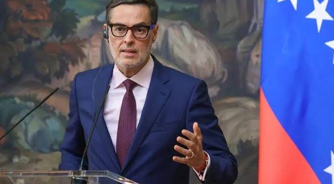 El canciller Félix Plasencia se reúne con los primeros ministros de los Países Bajos y Curazao