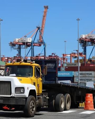 Periódico de la Patria y Multiplataforma Digital 27 Bolipuertos inicia jornada especial de registro para el transporte de carga en La Guaira