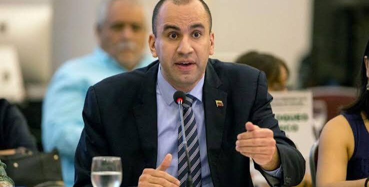 El fiscal general Larry Devoe ordenó depurar RRSS del Ministerio Público