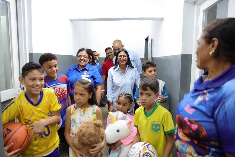 Presidenta Delcy Rodríguez inaugura el renacer del Complejo Educativo Emilio Gimón Sterling tras devastadores sismos 4 05 ZC L3285 P